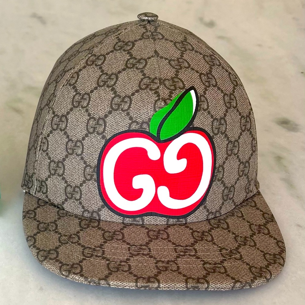 NWOT Gucci Apple hat size medium RARE